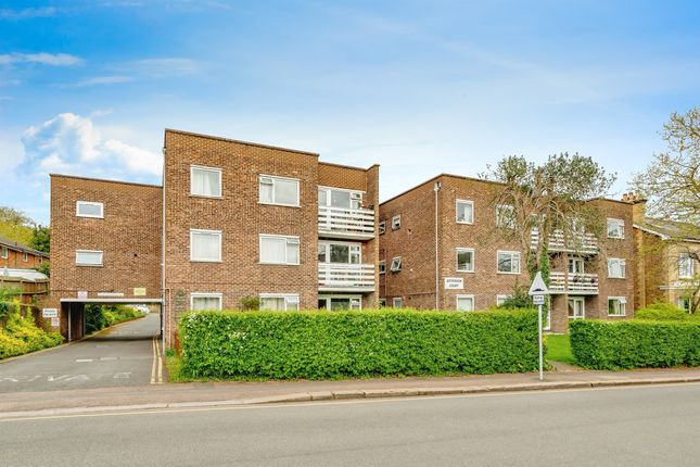 Thumbnail Flat for sale in Warwick Road, Redhill