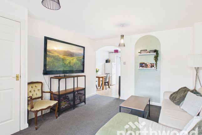 18, Corner Field, Ashford photo 4