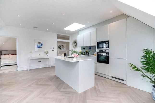 Flat 7, 40, Corfton Road, London photo 3