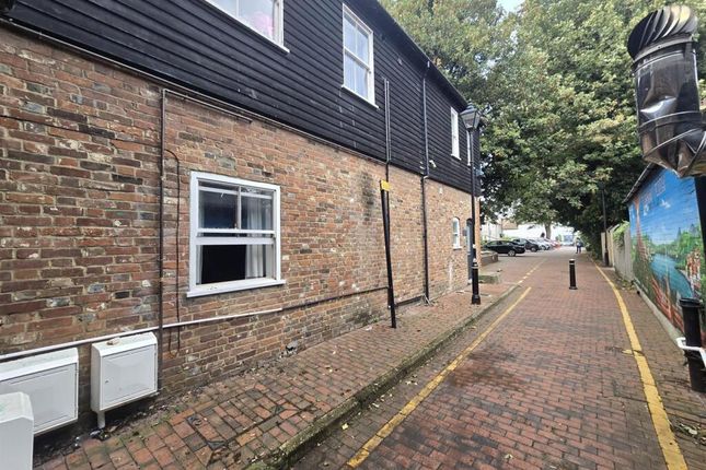 32B, High Street, Sittingbourne photo 2