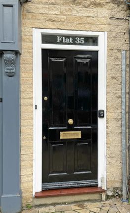 Town house to rent in High Street, Stamford