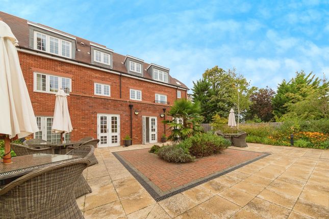 Flat for sale in Station Road, Letchworth Garden City