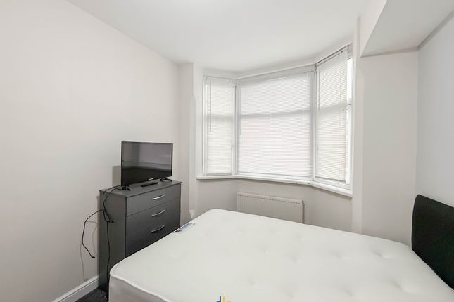 Room 1, 144, Knighton Lane, Leicester photo 3