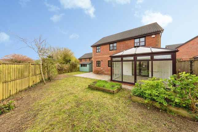 5, Clos Y Dderwen, Carmarthenshire photo 2