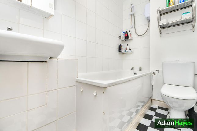 21, Lucas Gardens, London photo 4