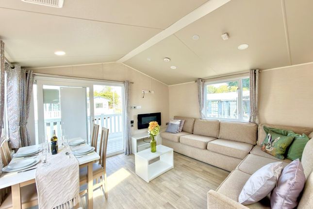 Oaklands Holiday Park, Nr-Clacton-On-Sea photo 3