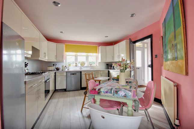 Holly Lodge, Queensgate, Beverley photo 4