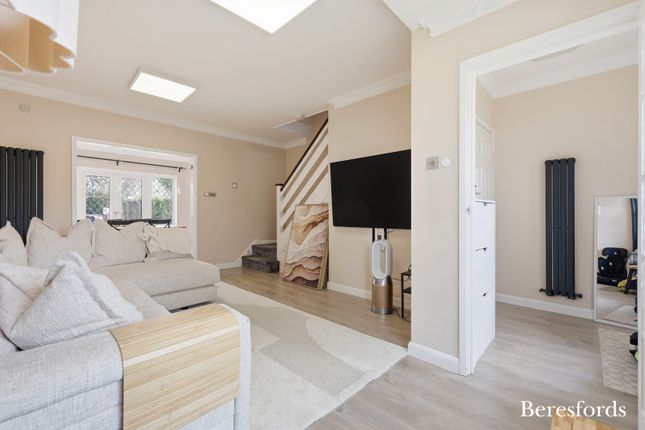 58, Swanbourne Drive, Hornchurch photo 2