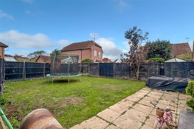 Wilton Close, Littlehampton photo 2