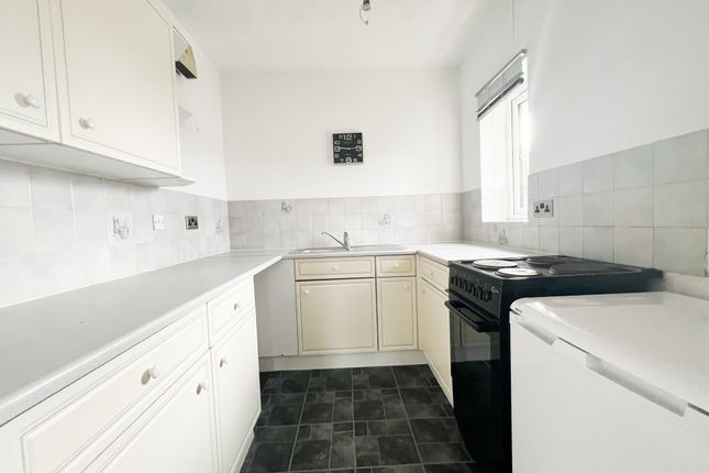12 Saxon Court, London Road, Benfleet photo 2