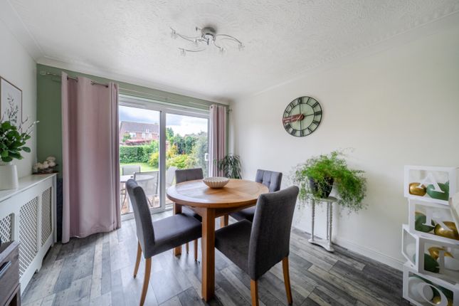 2, Manor Drive, Spalding photo 4