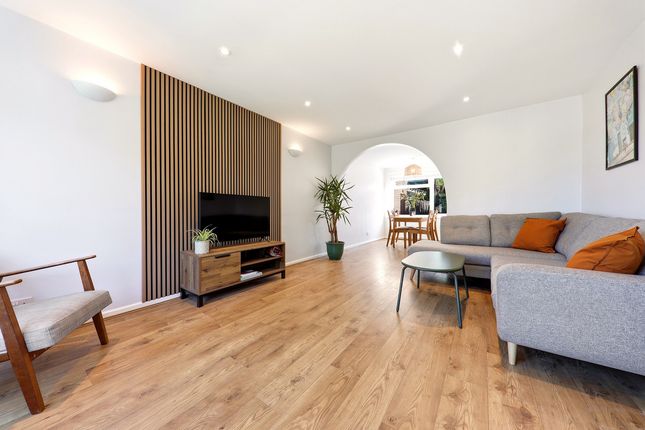 7, Greenacre Park Avenue, Leeds photo 2
