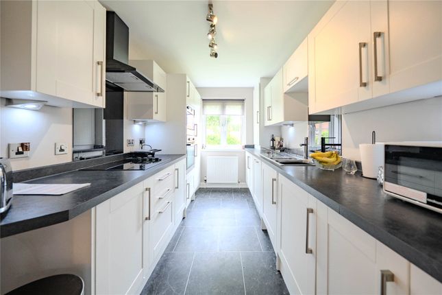 Flat 2,, The Highlands, Leeds photo 2