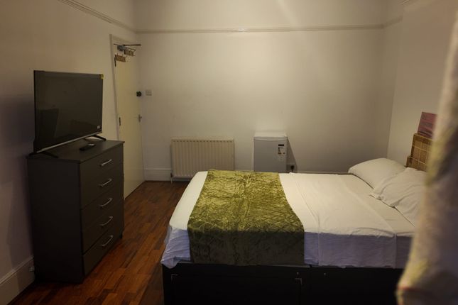 257, Torridon Rd, London photo 2