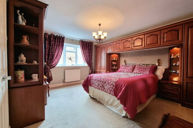 19 Briary Way, Bridgend photo 3