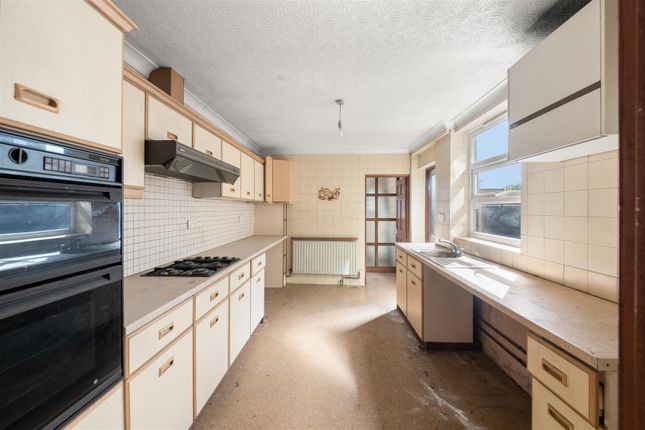 745, Uxbridge Road, Hayes photo 4
