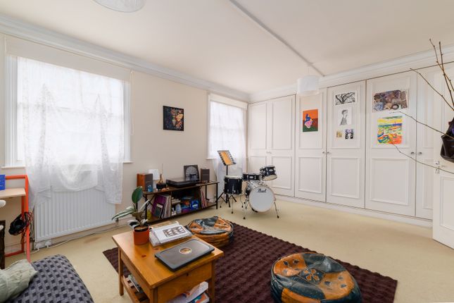 3, Glebe Court, London photo 3
