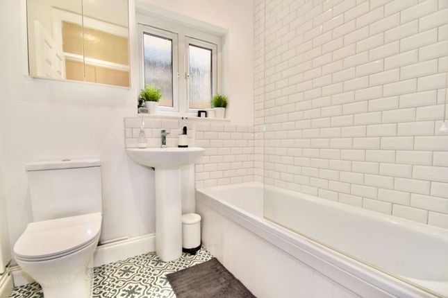 Flat 1,, 64 Merton High Street, London photo 4