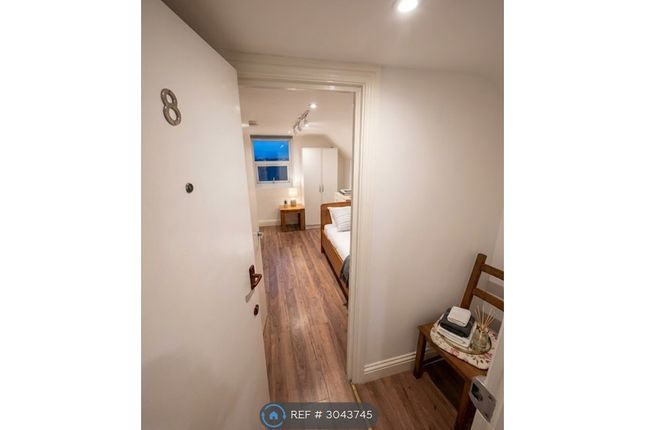 Flat, Gipsy Road, London photo 3