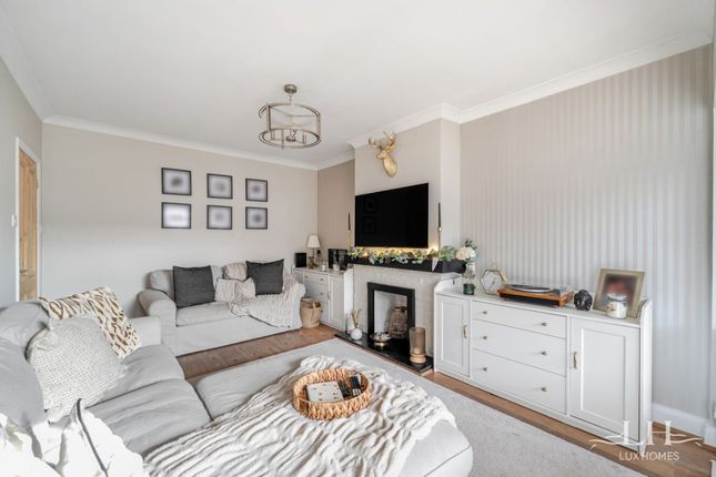 207 Wingletye Lane, Hornchurch photo 3