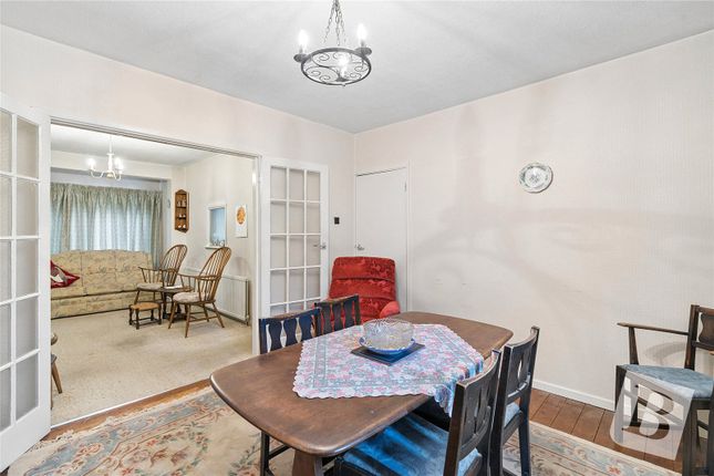 6, Longwood Close, Upminster photo 4