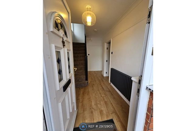 Worplesdon Road, Guildford photo 2