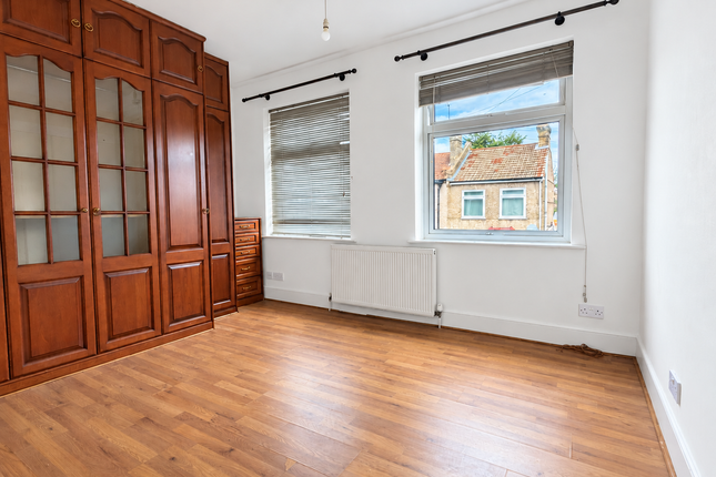 22, Holly Road, Enfield photo 5