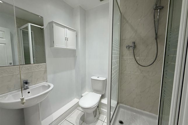 74, Coleridge Way, Borehamwood photo 4