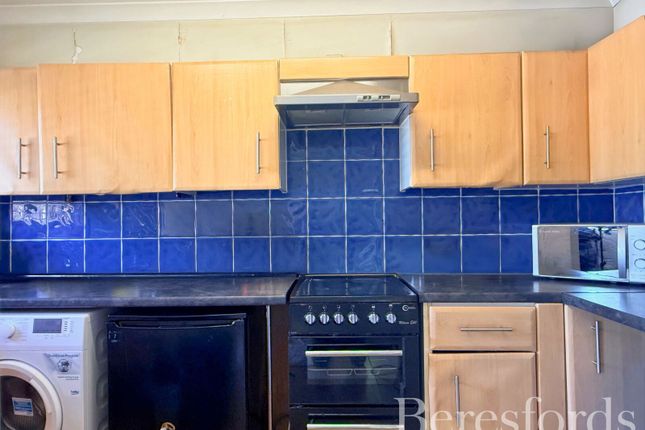 19, Mansard Close, Hornchurch photo 3