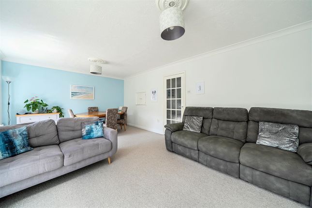 2, Clover Lane, Yateley photo 4