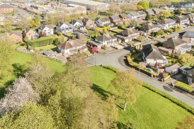 32, Ray Avenue, Cheshire photo 3