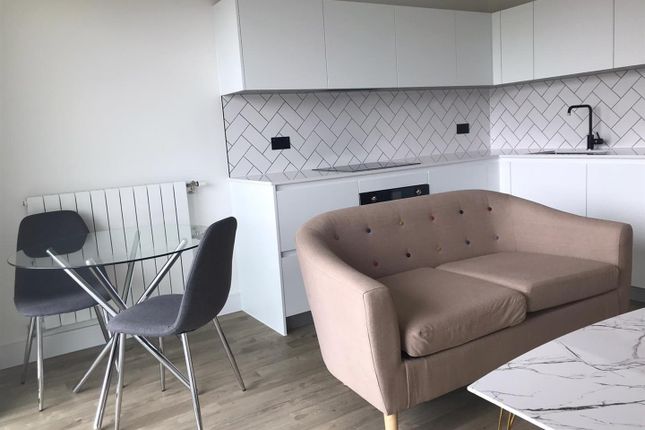 Flat 305, Quill House, 1 Plowden Road, London photo 3