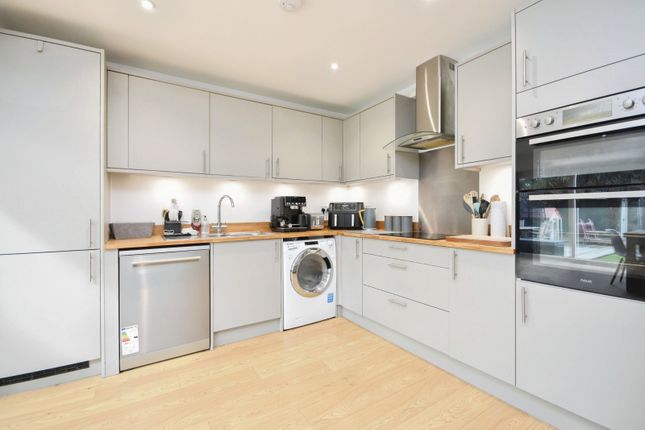 6, Silverthorne Close, Rochford photo 4