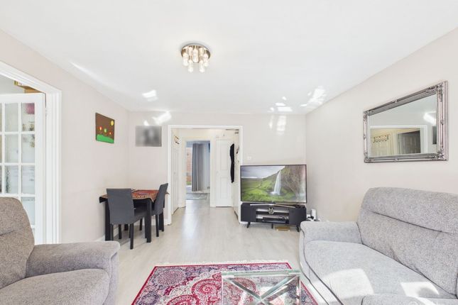 53 Holmbury Grove, Croydon photo 3