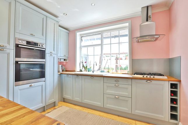 8, Wynford Road, Bournemouth photo 4