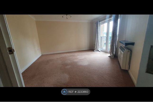 Thumbnail Flat to rent in Clarendon Way, Colchester