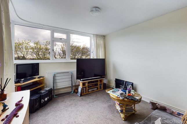 234, Brockles Mead, Harlow photo 3