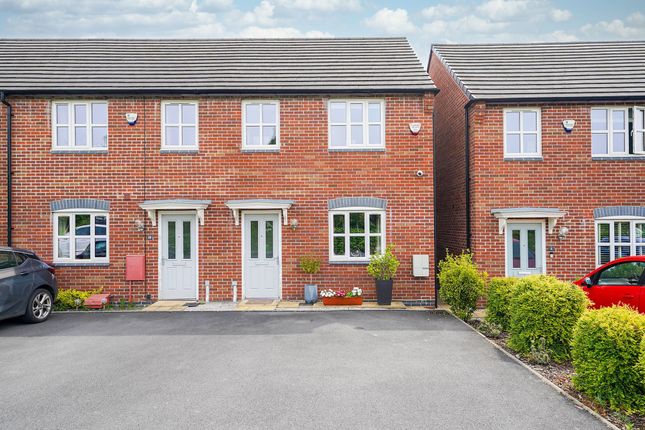 Town house for sale in Smith Lane, Wingerworth
