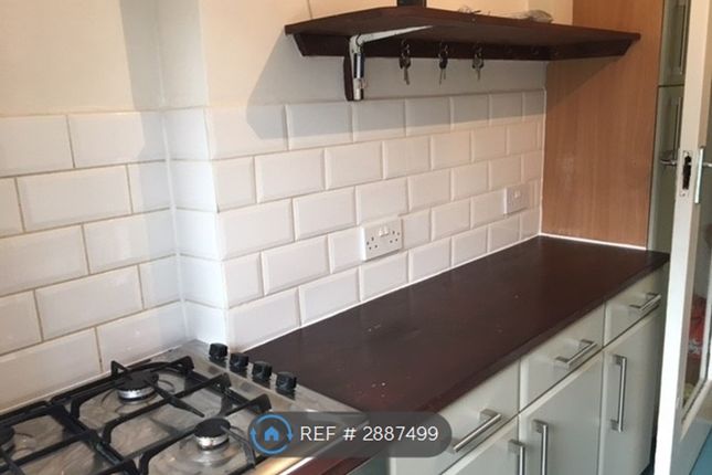 Flat, Streatham Court Streatham High Road, London photo 2