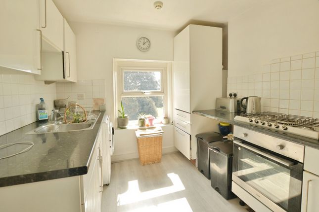 Flat B, 67, Bouverie Road West, Kent photo 5