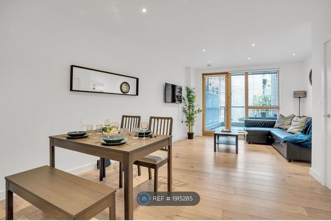 Flat to rent in Mural House, London