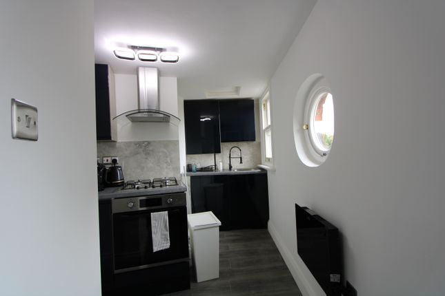 Thumbnail Flat to rent in Nightingale Lane, London