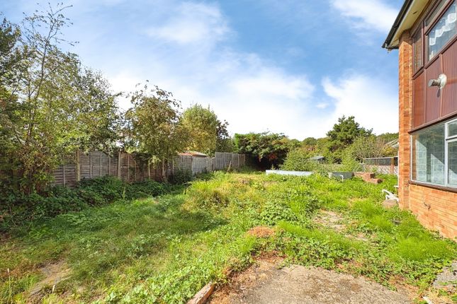 39, Legge Crescent, Hampshire photo 2