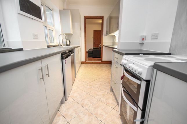 184 Columbia Road, Bournemouth photo 3