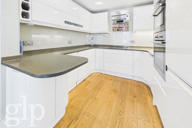 Flat 2, 4 Garrick Street, Greater London photo 4