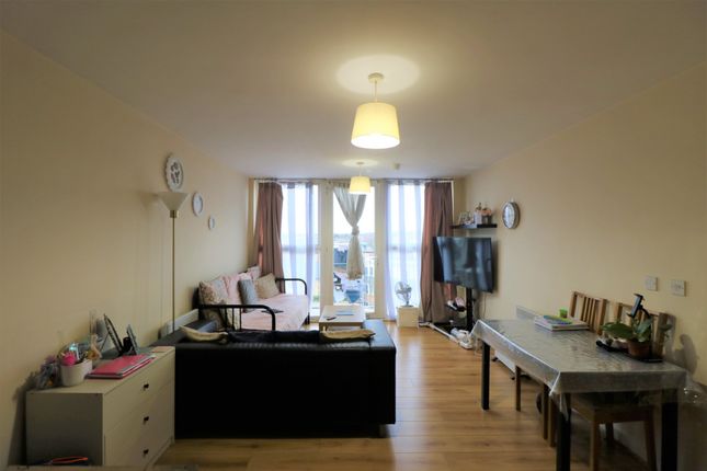 Flat 35 Memorial Heights,, Monarch Way, Ilford photo 4