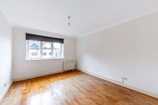 Flat for sale in Mayfield Court, Sidcup
