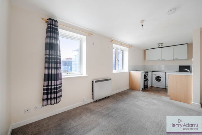 Flat 2, 46 Charles Street, Petersfield photo 2
