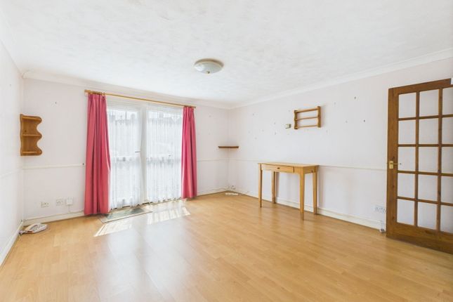 10, Badgers Way, Billingshurst photo 2