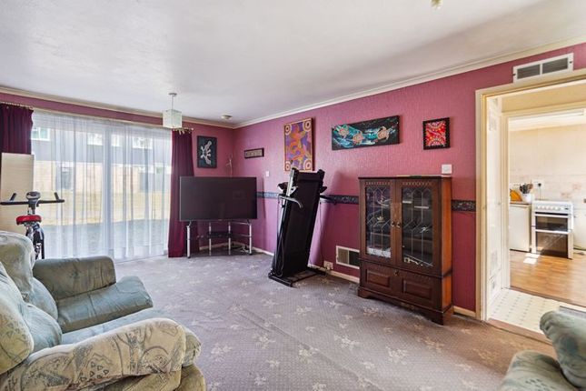 13, Forgetts Road, High Wycombe photo 3